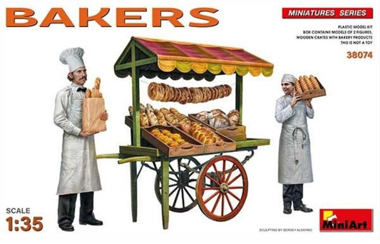 1/35 Miniart Figures Bakers. Figuras de Civiles panaderos